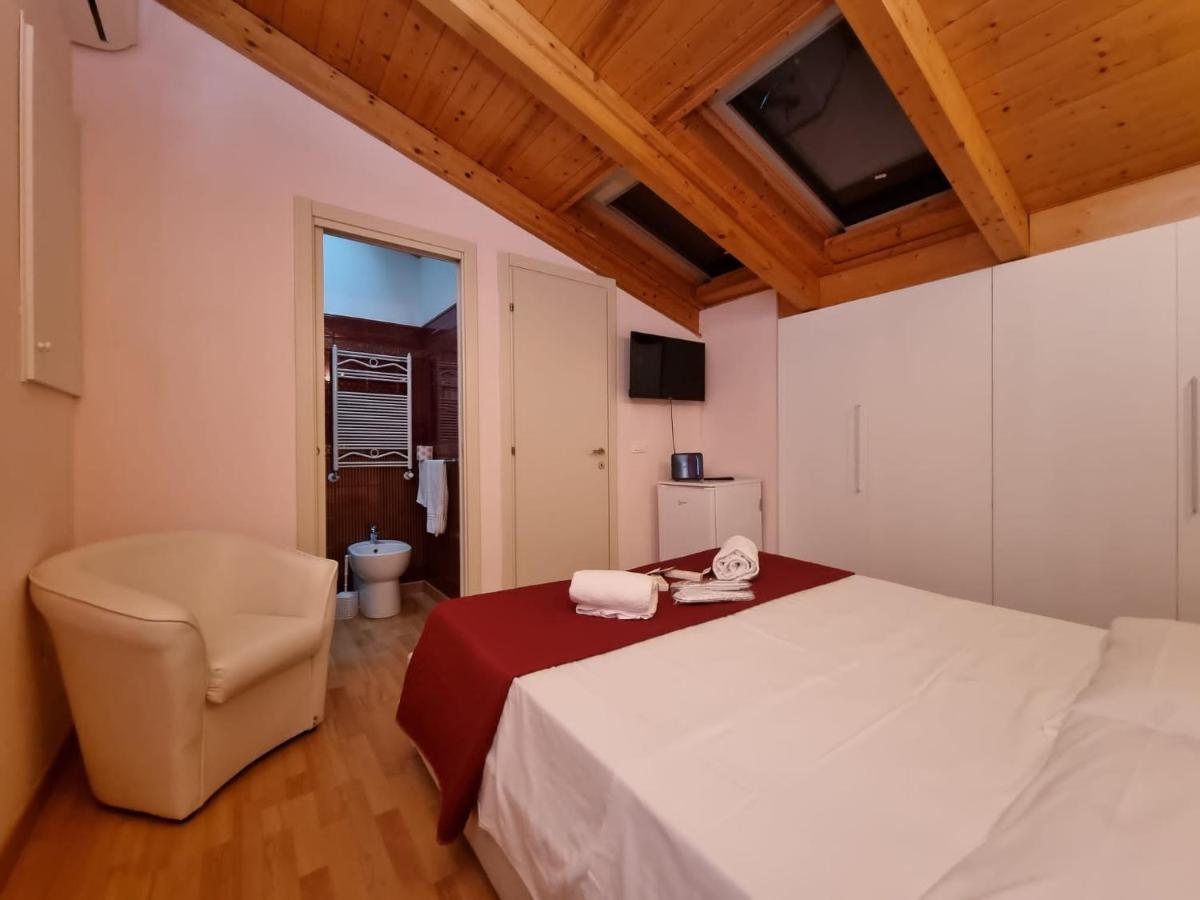 Apartments Amica Taranto Luaran gambar
