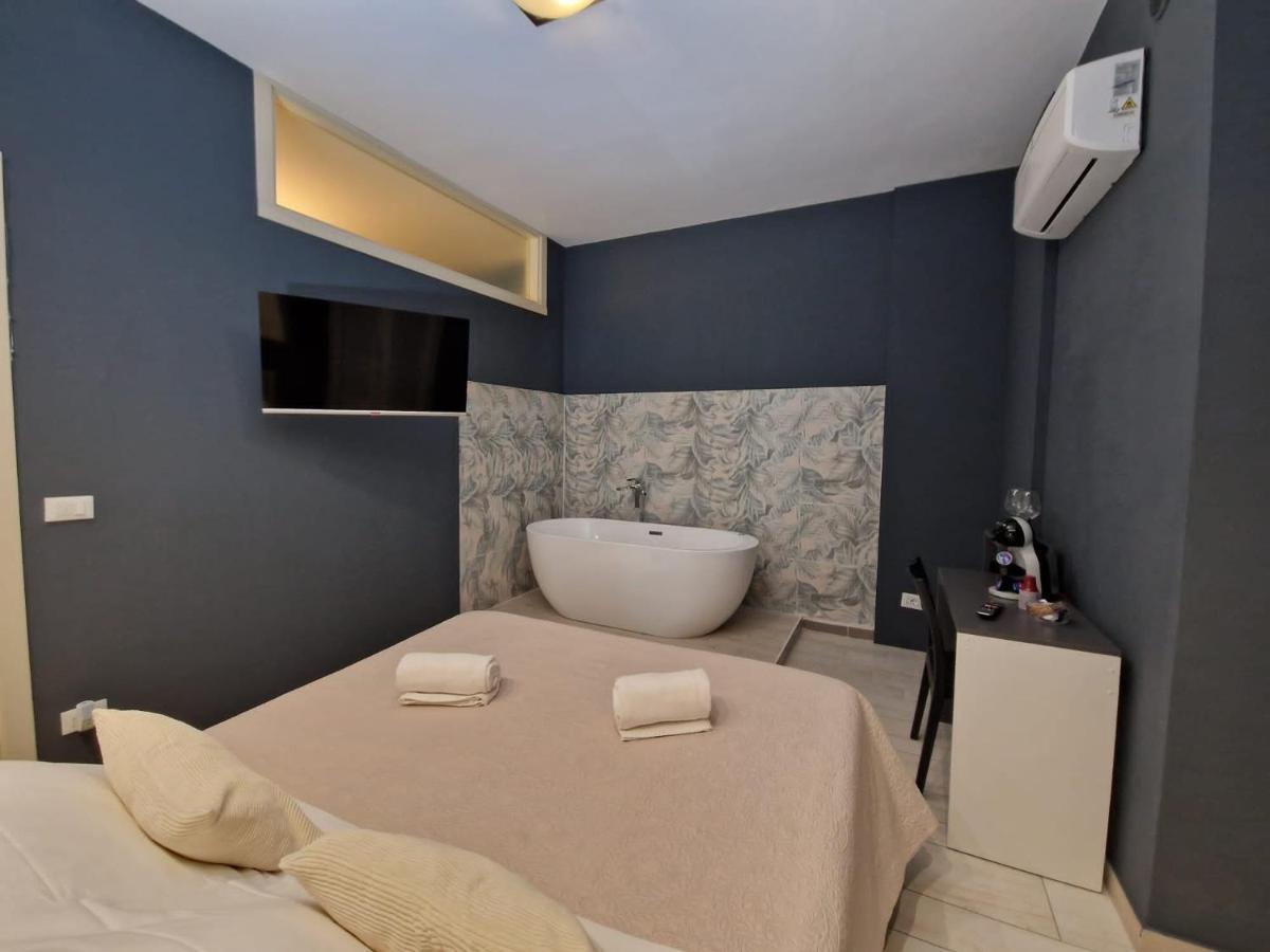 Apartments Amica Taranto Luaran gambar